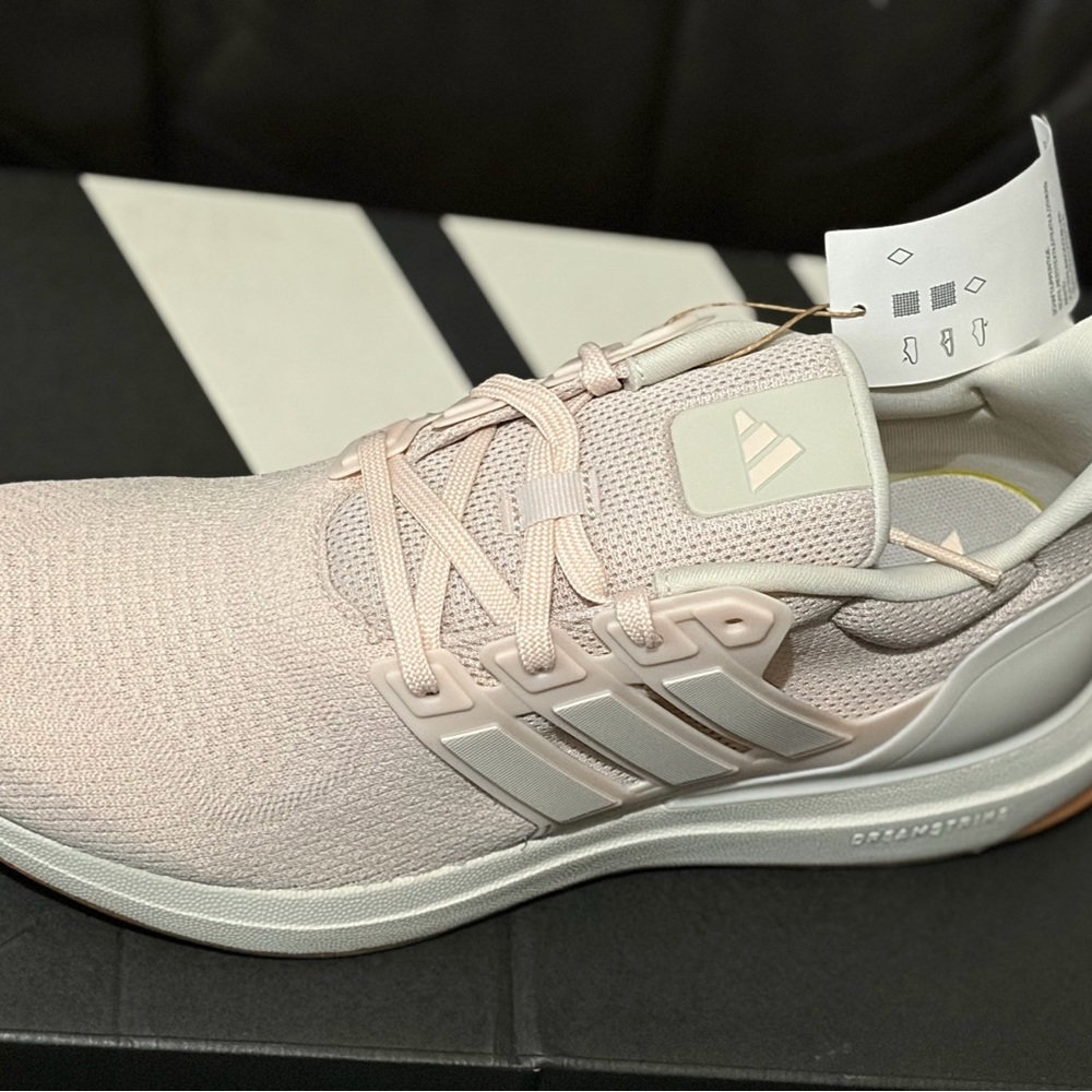 Adidas Women’s Ultradream DNA size 10